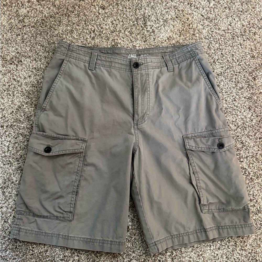 Izod Men's Gray Cargo Shorts
